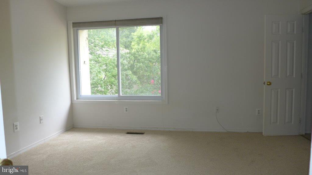 2357 Southgate Square Reston, VA 20191 - Photo 26 of 32 Master bedroom