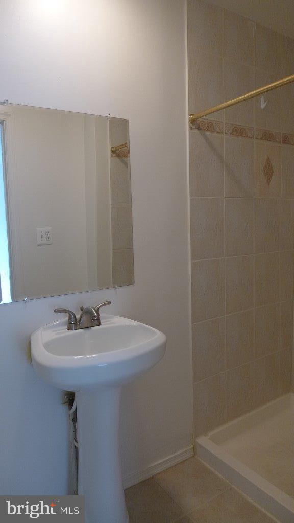 2357 Southgate Square Reston, VA 20191 - Photo 31 of 32 Full bath with shower
