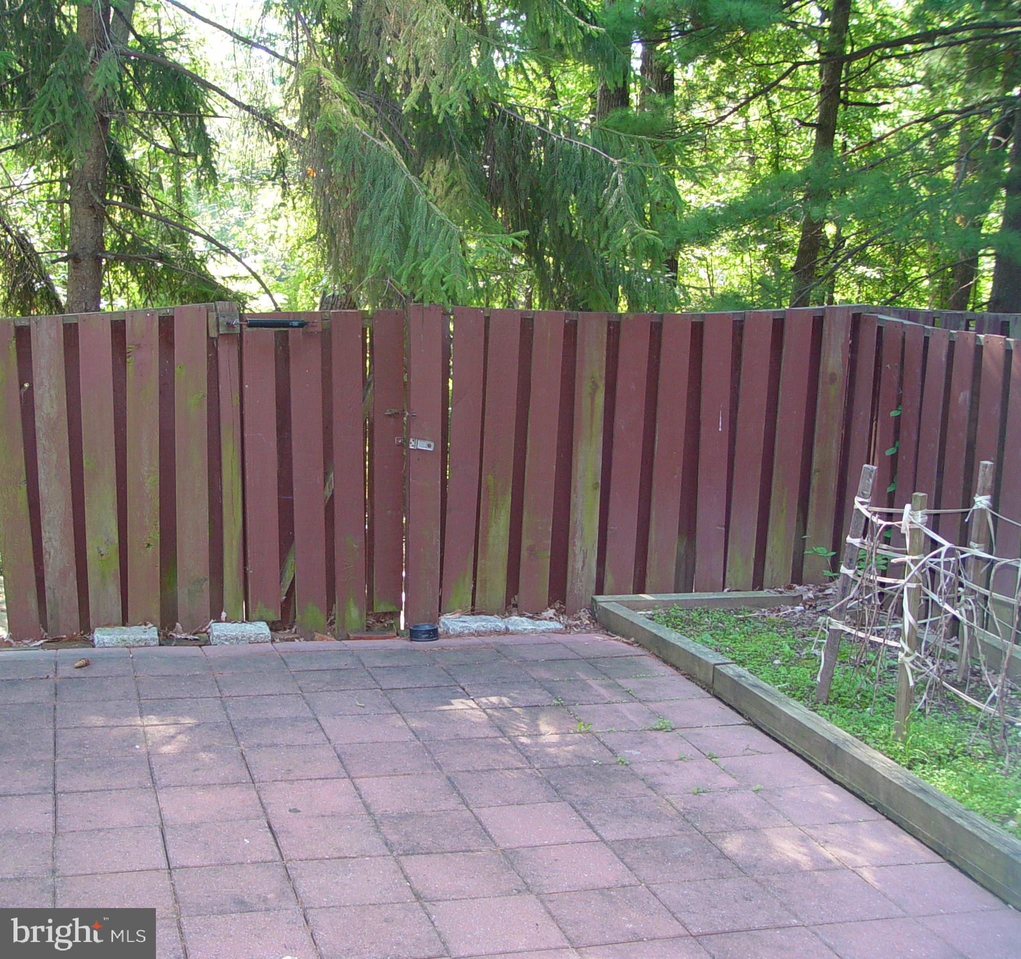 2357 Southgate Square Reston, VA 20191 - Photo 32 of 32 Backyard