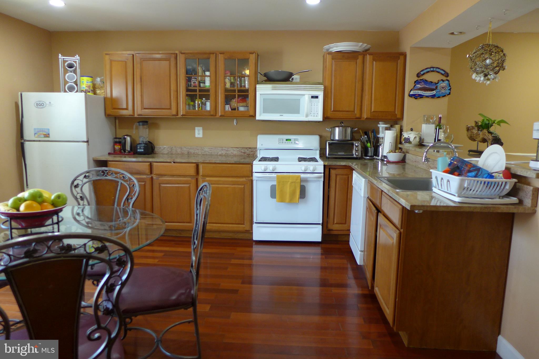 2357 Southgate Square Reston, VA 20191 - Photo 5 of 32 Kitchen