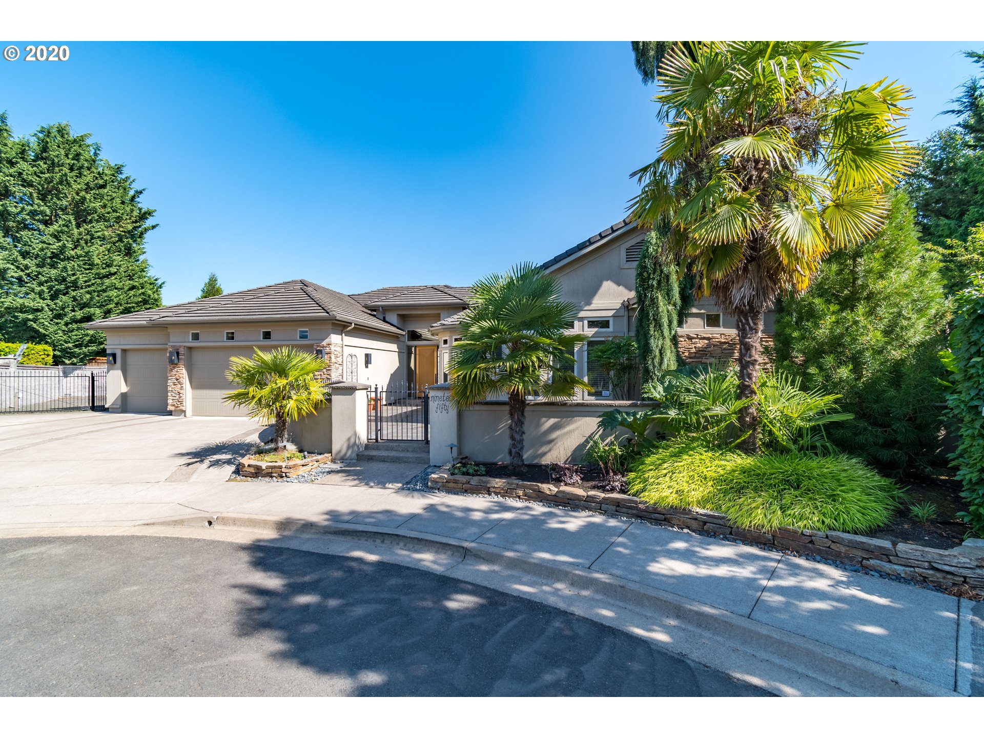 1950 Lakeview Drive Eugene, OR 97408 - Photo 2 of 32