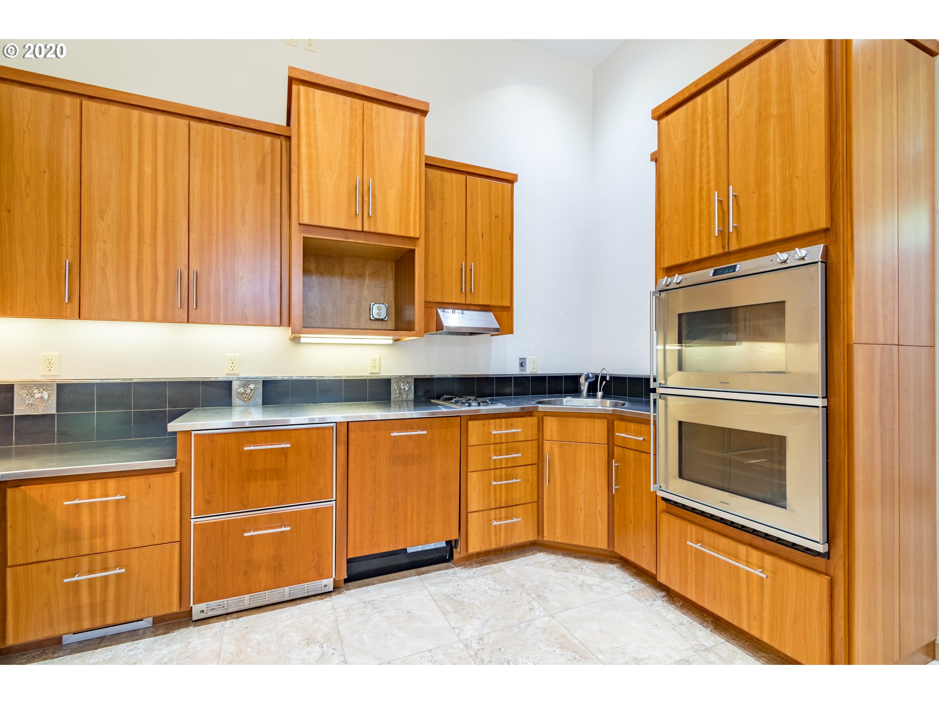 1950 Lakeview Drive Eugene, OR 97408 - Photo 14 of 32