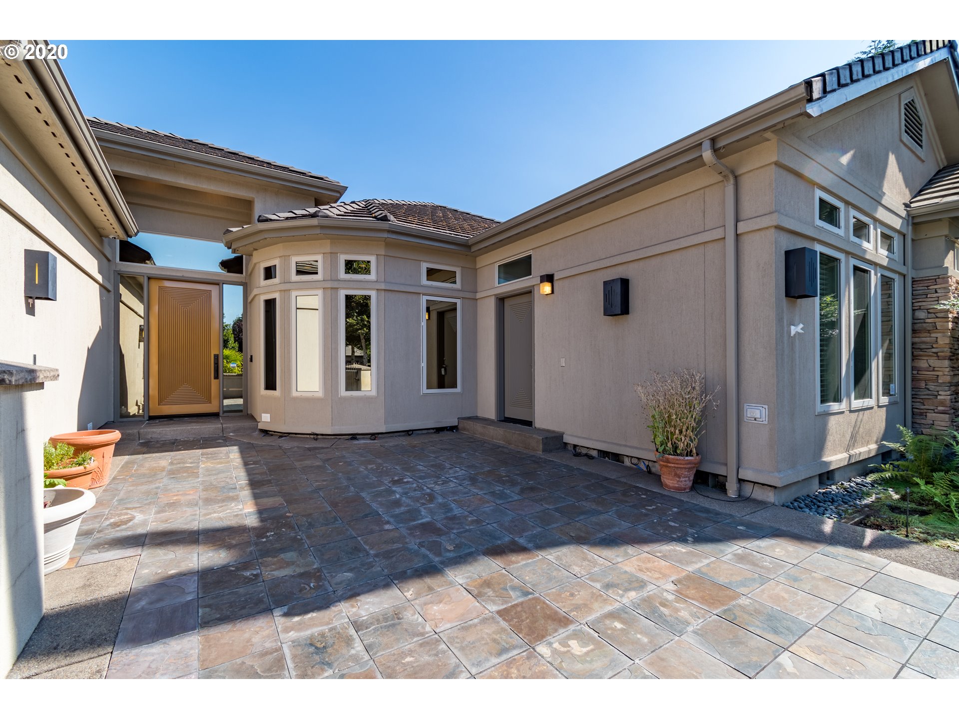 1950 Lakeview Drive Eugene, OR 97408 - Photo 3 of 32