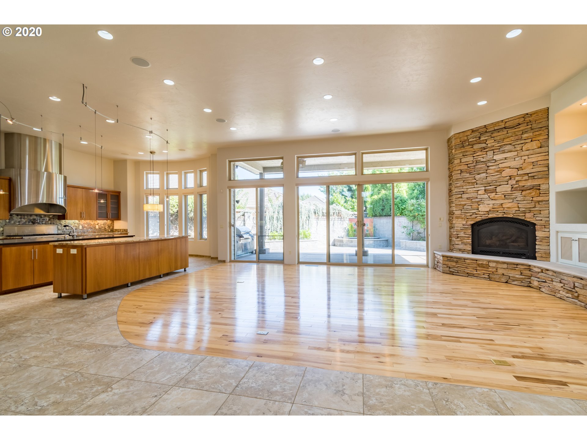 1950 Lakeview Drive Eugene, OR 97408 - Photo 4 of 32