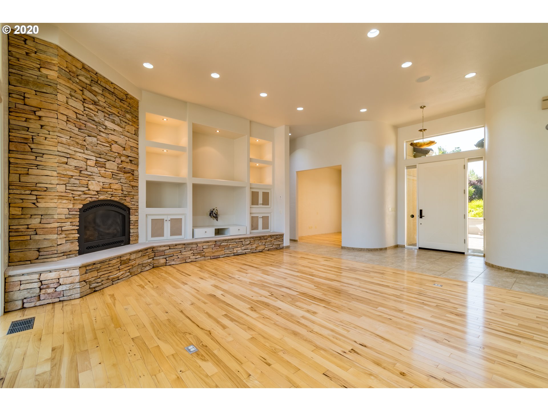 1950 Lakeview Drive Eugene, OR 97408 - Photo 6 of 32