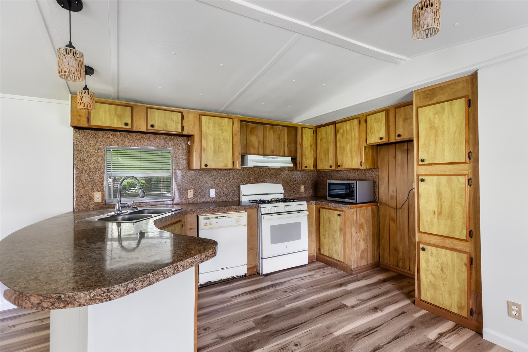 204 1/2 Kerry Road Highlands, TX 77562 - Photo 10 of 21