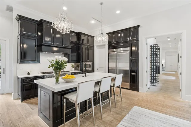 $3,400,000 | 711 Timber Hill Drive, Hedwig Village, TX 77024