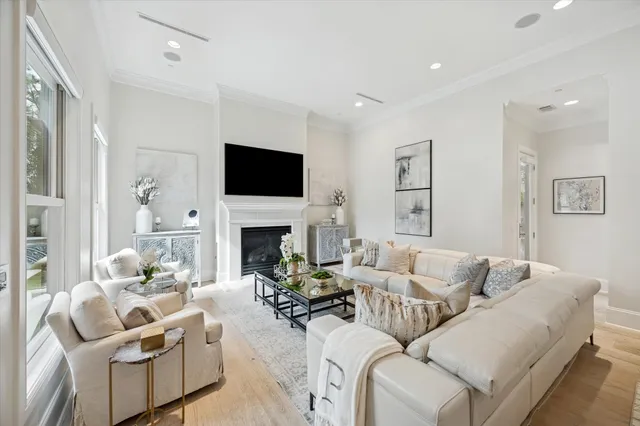 $3,400,000 | 711 Timber Hill Drive, Hedwig Village, TX 77024