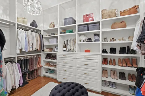 $3,400,000 | 711 Timber Hill Drive, Hedwig Village, TX 77024