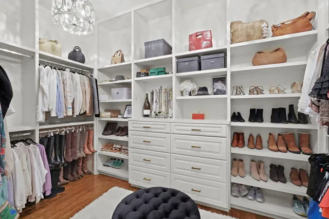 $3,400,000 | 711 Timber Hill Drive, Hedwig Village, TX 77024