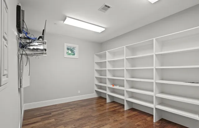 $3,400,000 | 711 Timber Hill Drive, Hedwig Village, TX 77024