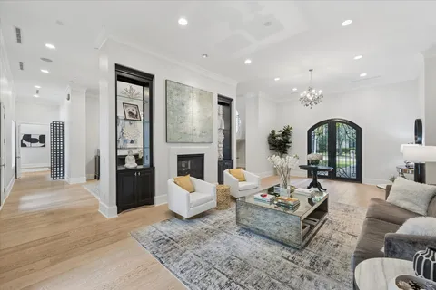 $3,400,000 | 711 Timber Hill Drive, Hedwig Village, TX 77024