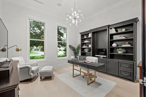 $3,400,000 | 711 Timber Hill Drive, Hedwig Village, TX 77024