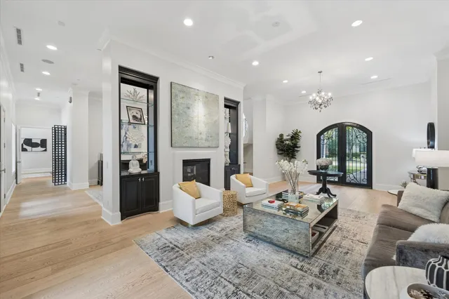 $3,400,000 | 711 Timber Hill Drive, Hedwig Village, TX 77024