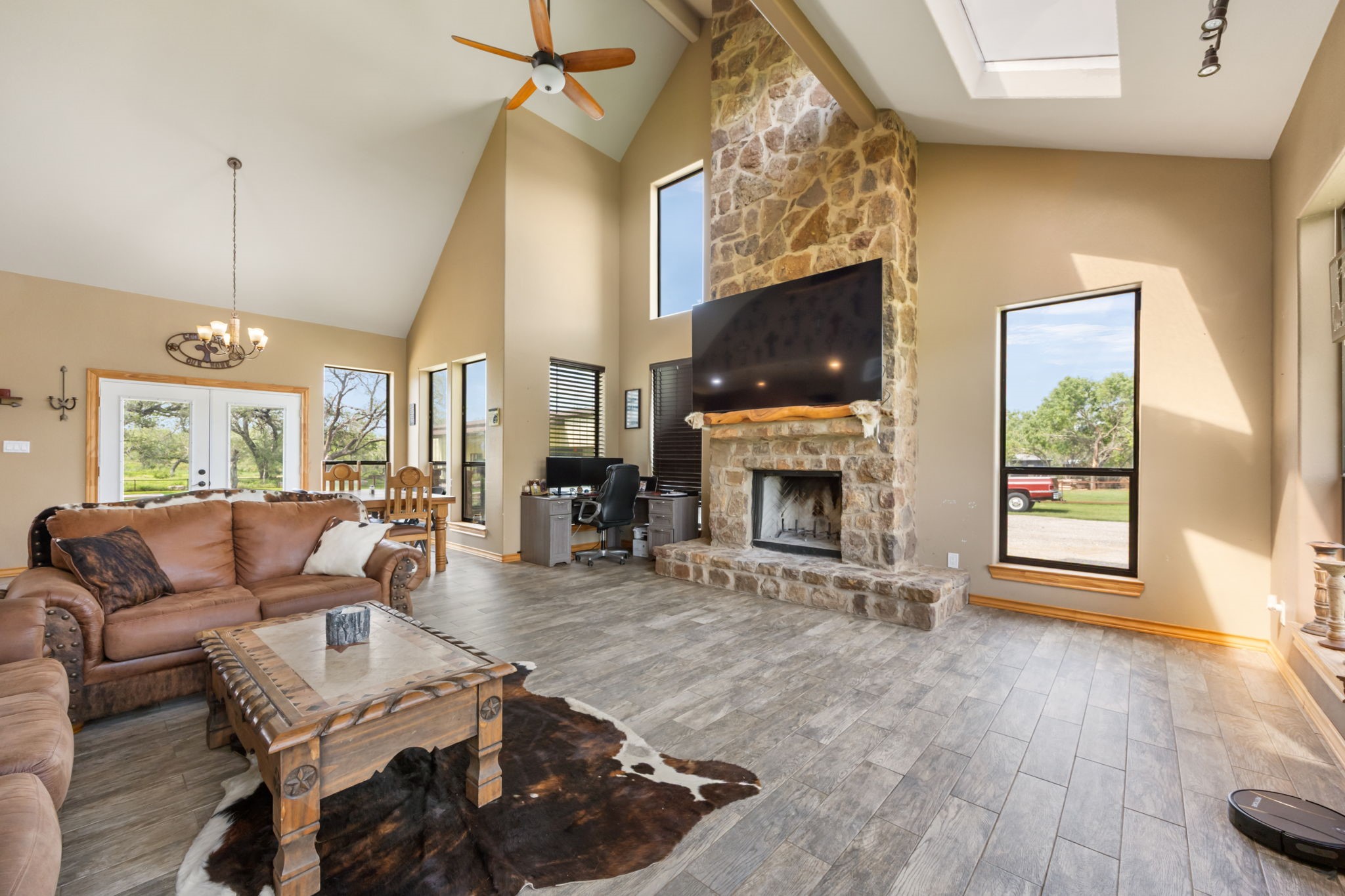 11970 Sulphur Springs Road Adkins, TX 78101 - Photo 17 of 50 living room