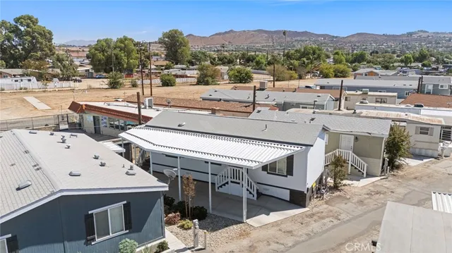 a view of a terrace with a outdoor space