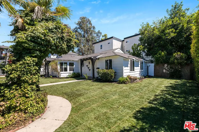 $3,800 | 4522 Laurel Canyon Boulevard, Valley Village, CA 91607