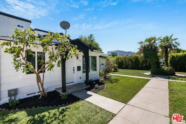 $3,800 | 4522 Laurel Canyon Boulevard, Valley Village, CA 91607