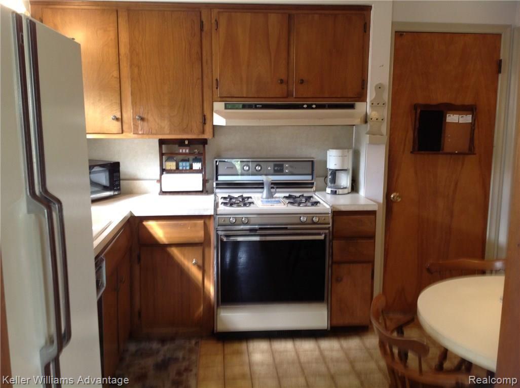 8931 Henry Ruff Road Livonia, MI 48150 - Photo 14 of 19 IMG_5584.JPG