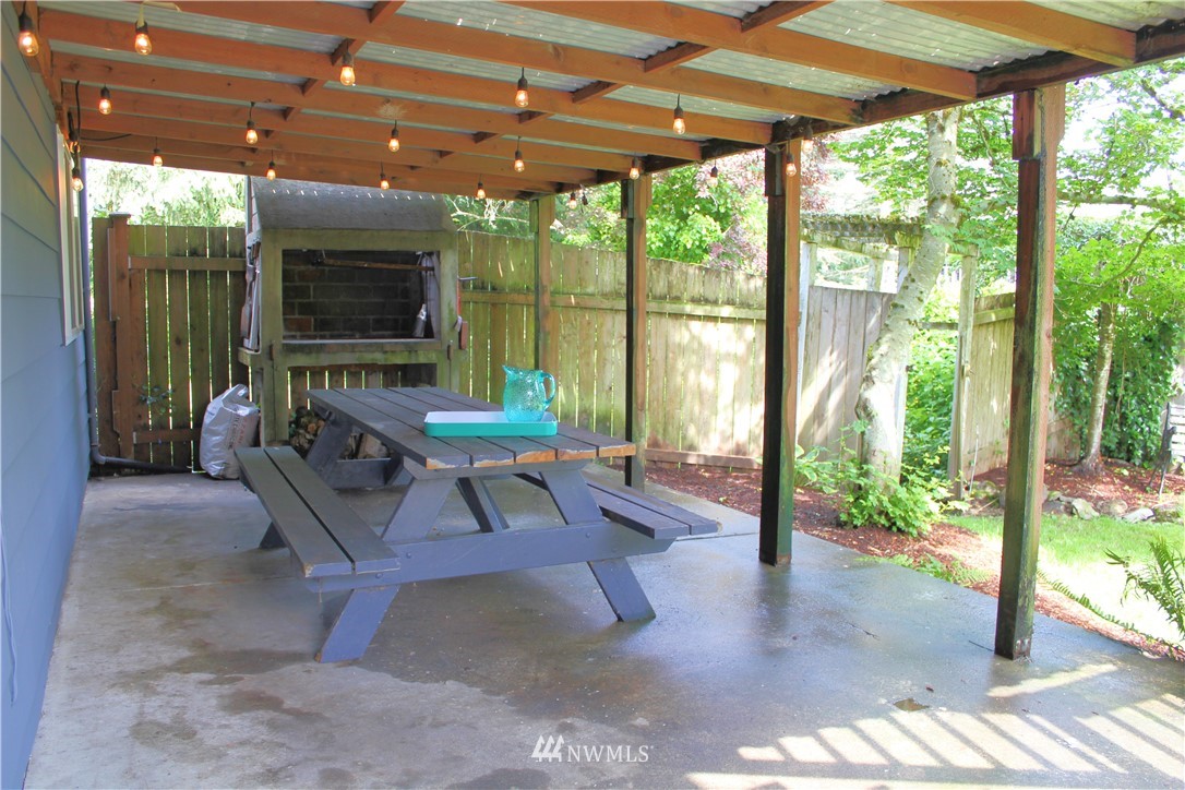 709 222nd Street Southwest Bothell, WA 98021 - Photo 27 of 38 a building outdoor space with patio furniture and potted plants