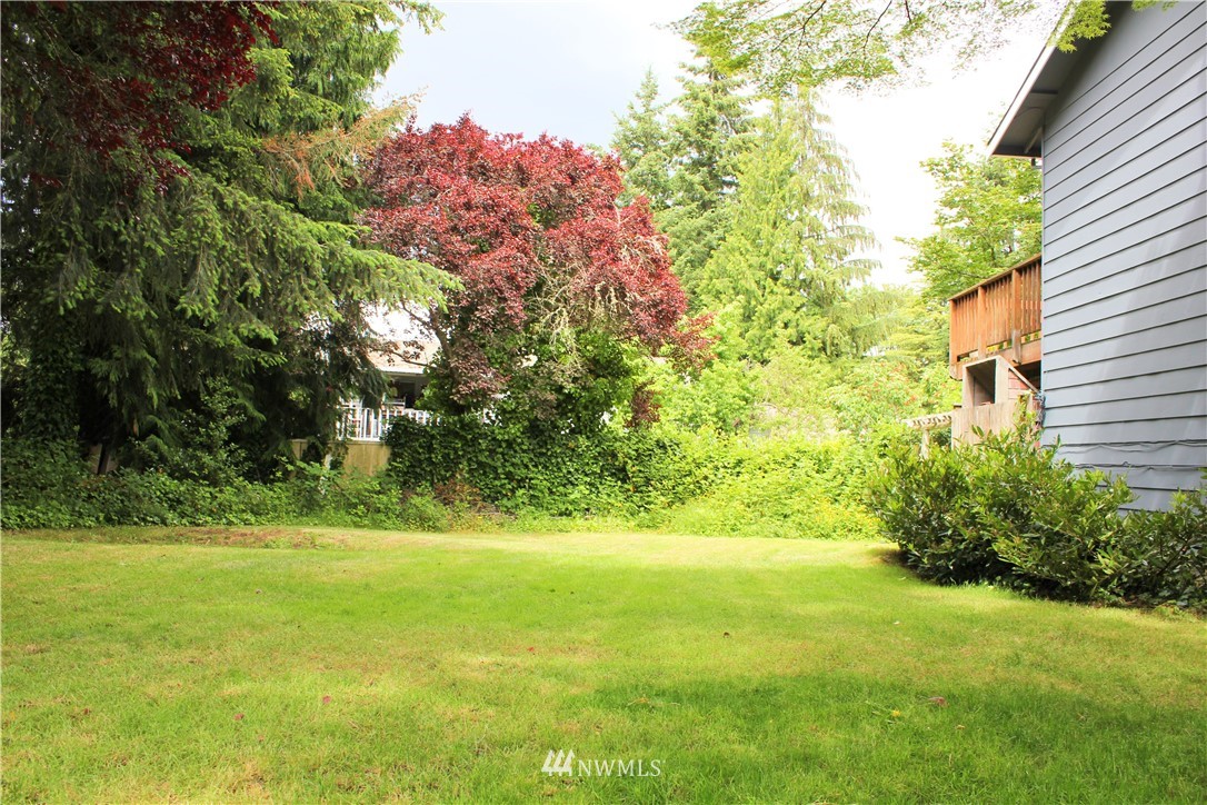 709 222nd Street Southwest Bothell, WA 98021 - Photo 32 of 38 a view of yard with green space