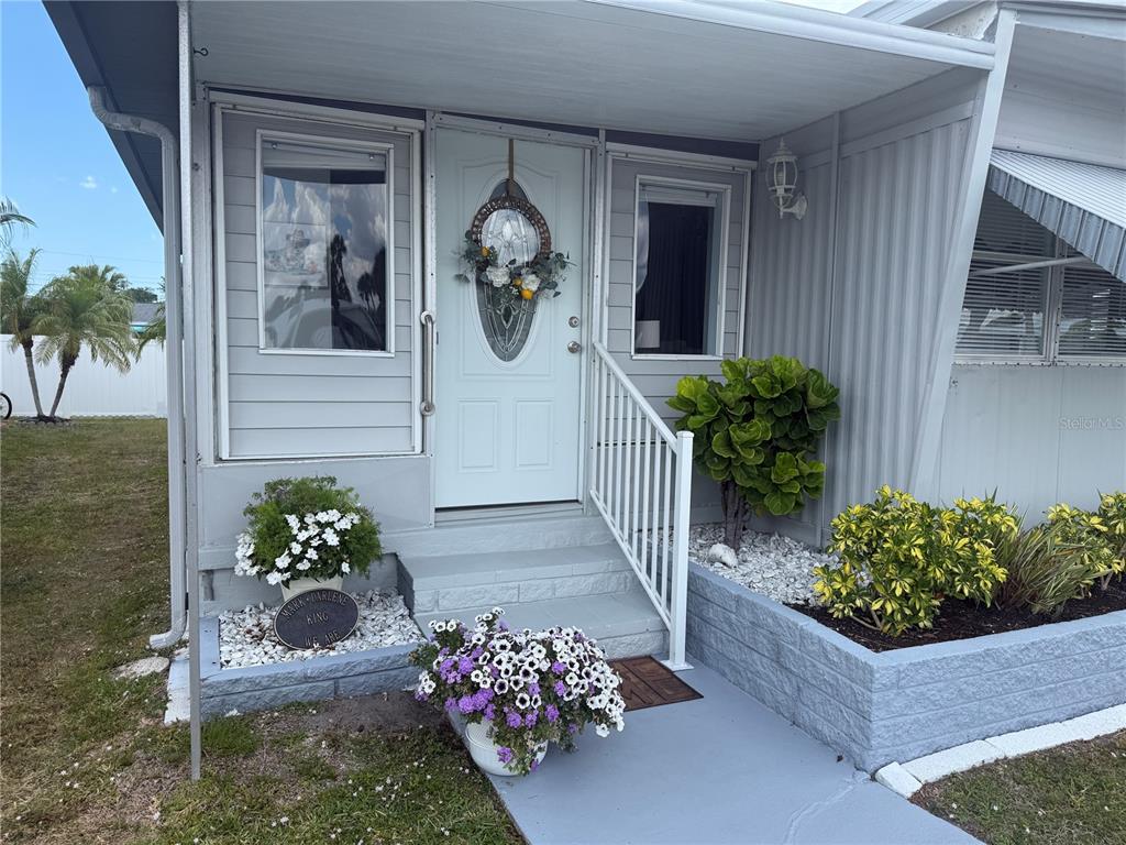 6190 Daffodil Road Venice, FL 34293 - Photo 2 of 22 a front view of a house with a yard