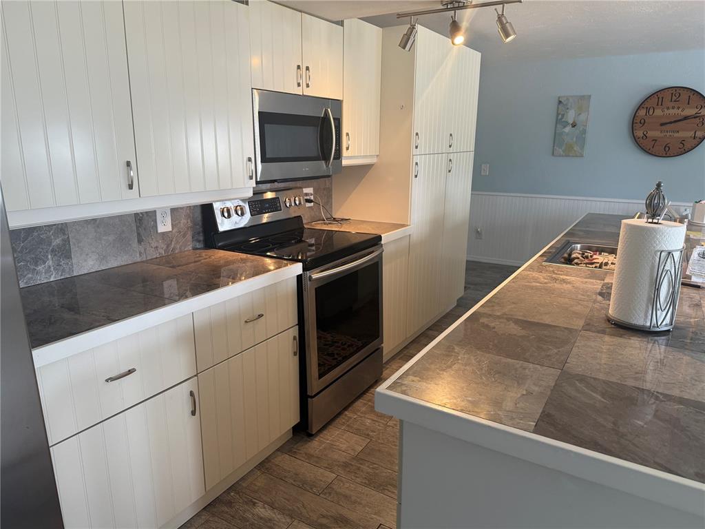 6190 Daffodil Road Venice, FL 34293 - Photo 4 of 22 a kitchen with a sink a stove and refrigerator