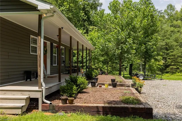 $595,000 | 351 Colony Lane, Purlear, NC 28665