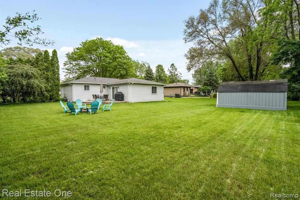 2350 Emmons Avenue Rochester Hills, MI 48307 - Photo 27 of 29