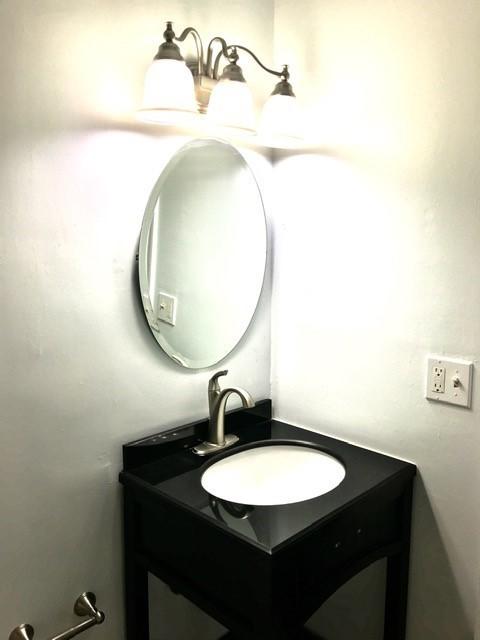 3657 Island Road Palm Beach Gardens, FL 33410 - Photo 11 of 22 Guest Bath Vanity