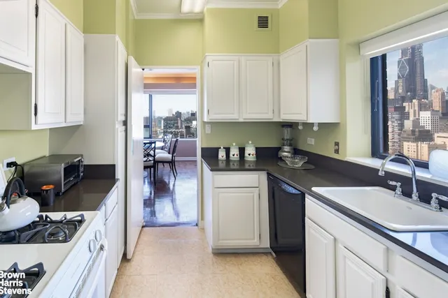 $1,950,000 | 425 East 58th Street, Unit 42G | Sutton Place