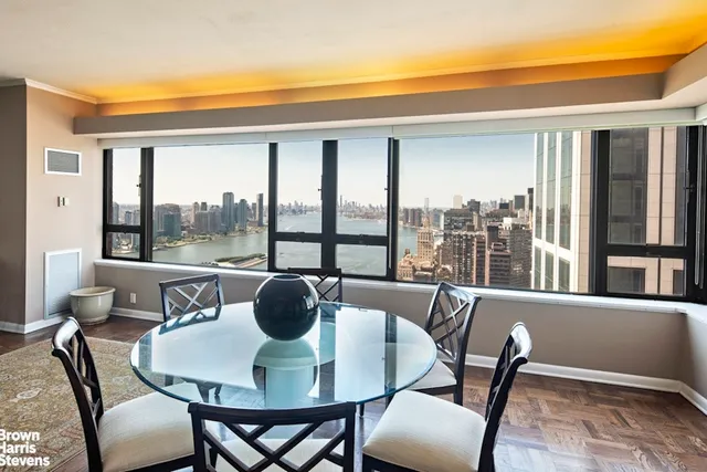 $1,950,000 | 425 East 58th Street, Unit 42G | Sutton Place