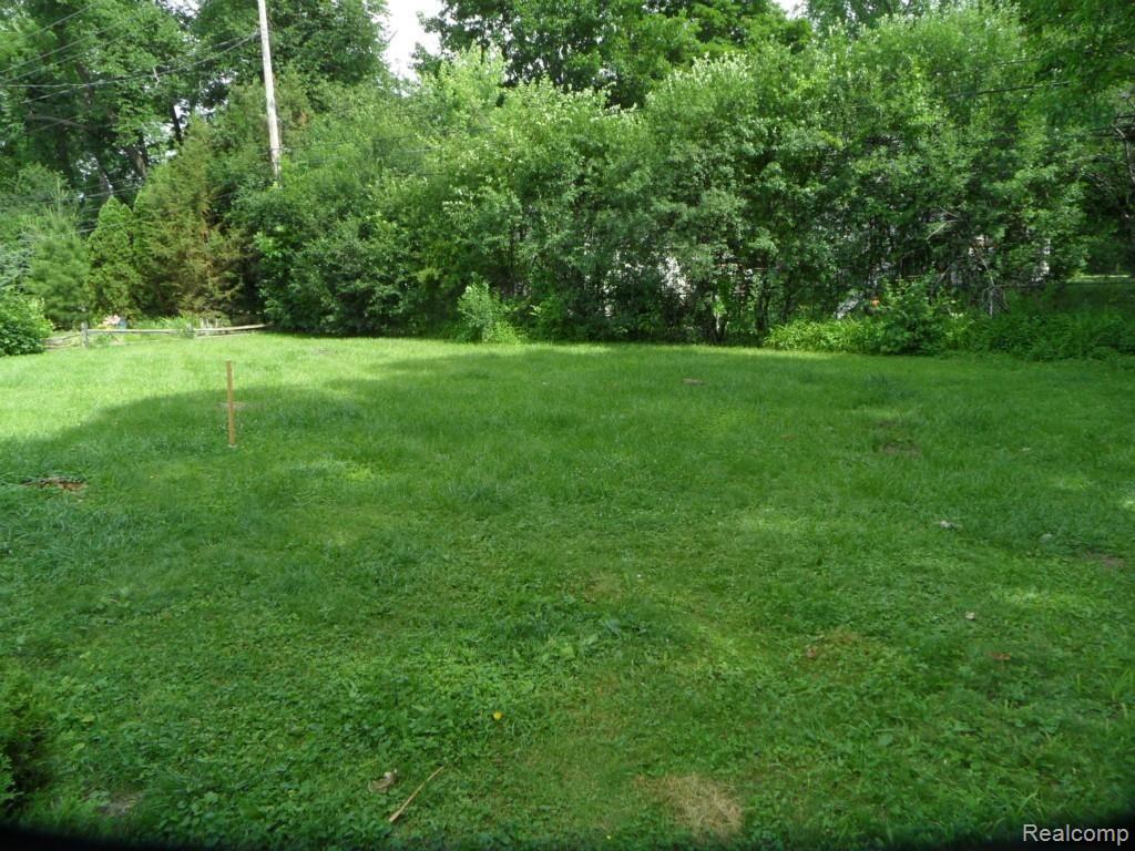1825 East Maple Road Birmingham, MI 48009 - Photo 16 of 17 SAM_4749.jpg