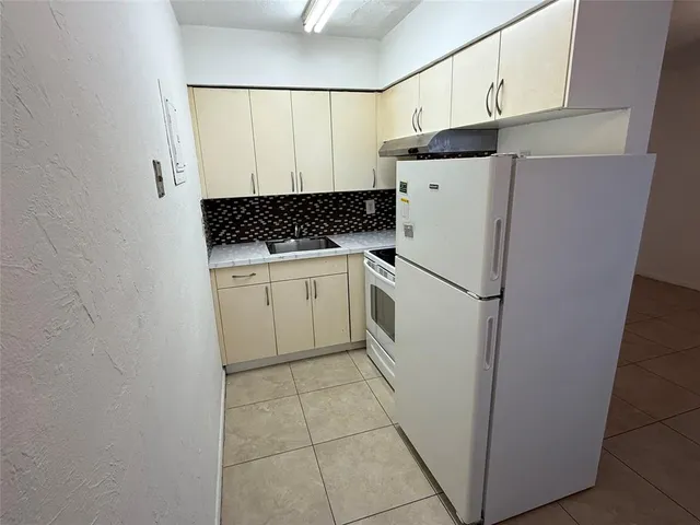 $1,550 | 4649 Bougainvilla Drive, Unit 4, Lauderdale-by-the-Sea, FL 33308