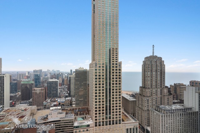 111 East Chestnut Street, Unit 43A Chicago, IL 60611 - Photo 9 of 16 a picture of city view