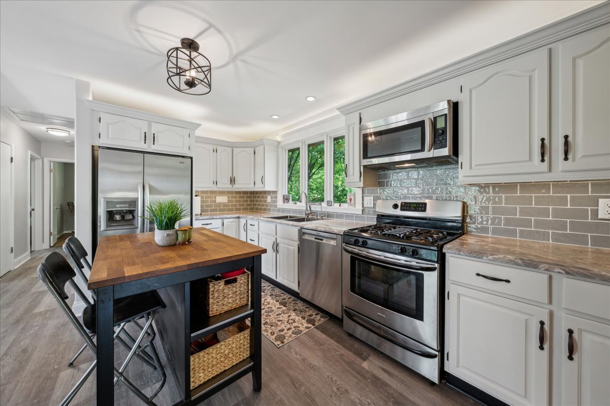 2N989 Beith Road Elburn, IL 60119 - Photo 11 of 35 a kitchen with a stove a sink and a refrigerator