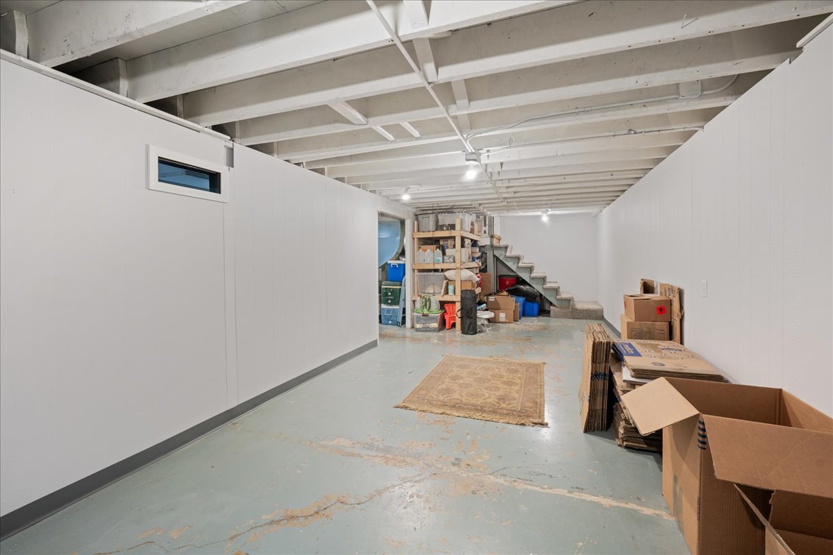 2N989 Beith Road Elburn, IL 60119 - Photo 30 of 35 a view of a room with gym equipment