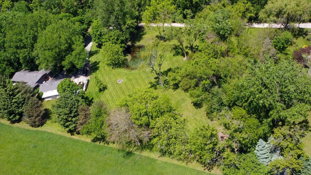 2N989 Beith Road Elburn, IL 60119 - Photo 34 of 35 a view of a garden