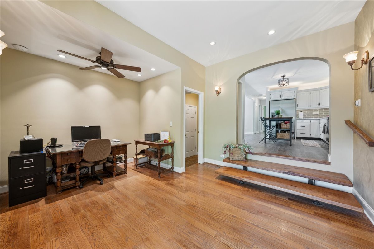 2N989 Beith Road Elburn, IL 60119 - Photo 5 of 35 a view of a livingroom with furniture