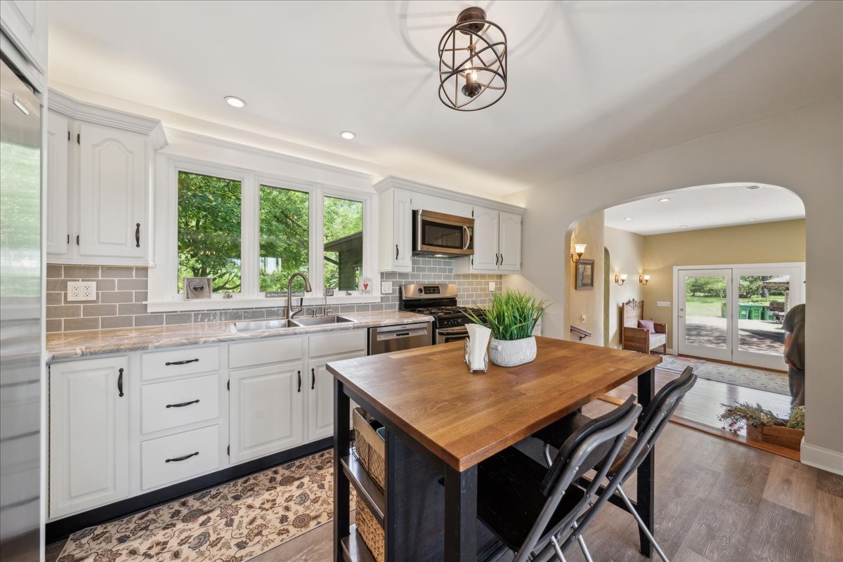 2N989 Beith Road Elburn, IL 60119 - Photo 10 of 35 a kitchen with a table chairs and microwave