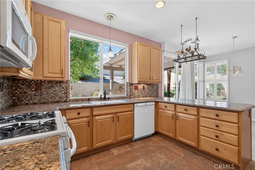 5001 Rio Bravo Drive Banning, CA 92220 - Photo 21 of 38 Kitchen