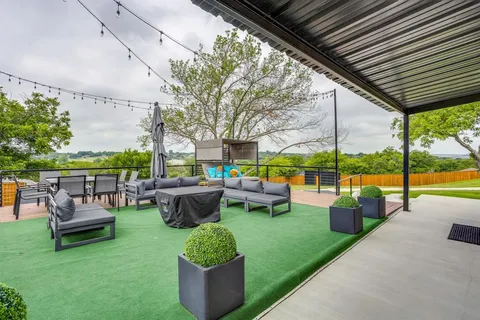 $899,990 | 301 Paint Pony Trail North, Fort Worth, TX 76108
