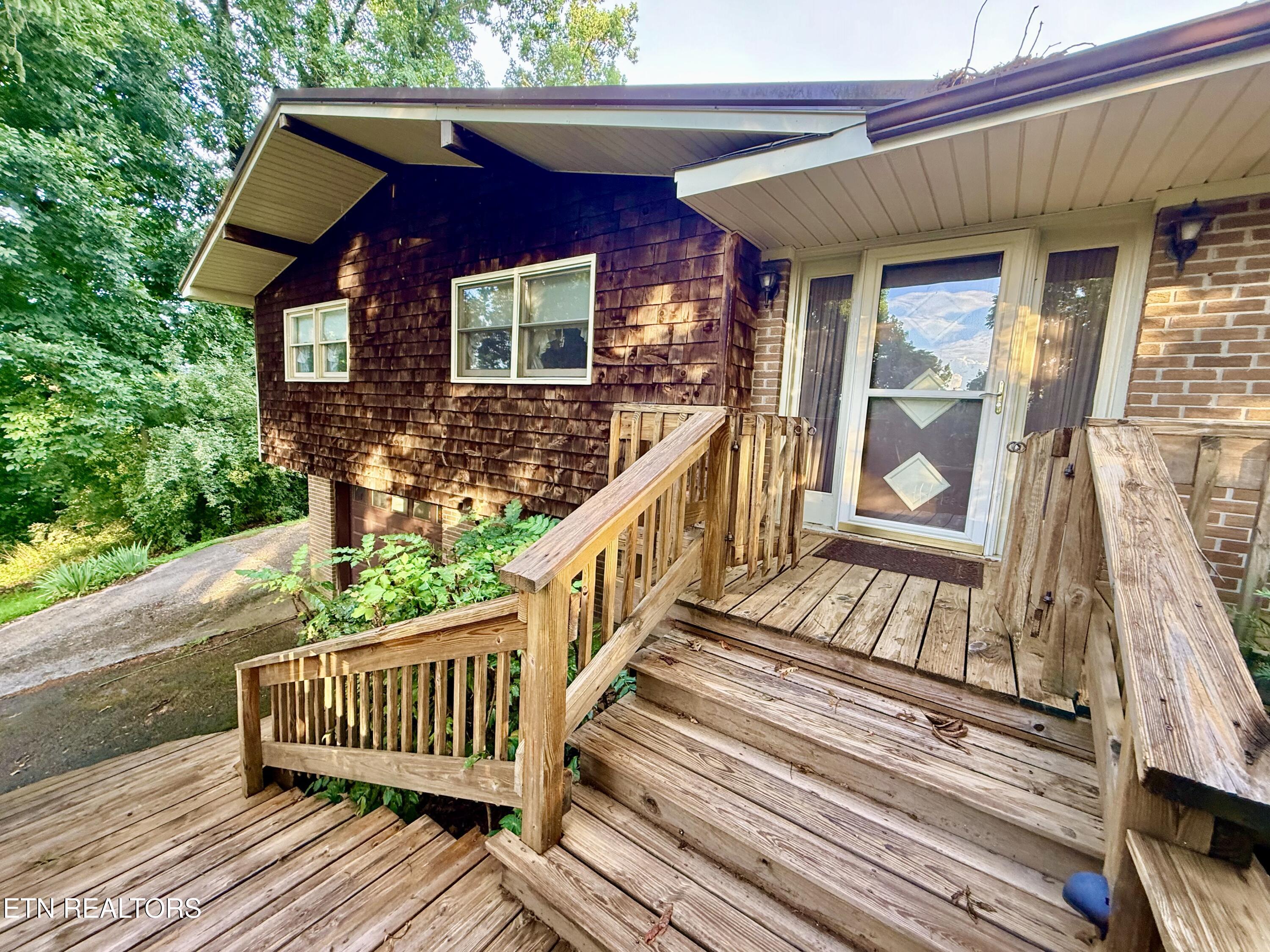 1317 Ridgeview Road Jonesville, VA 24263 - Photo 2 of 30 IMG_0785