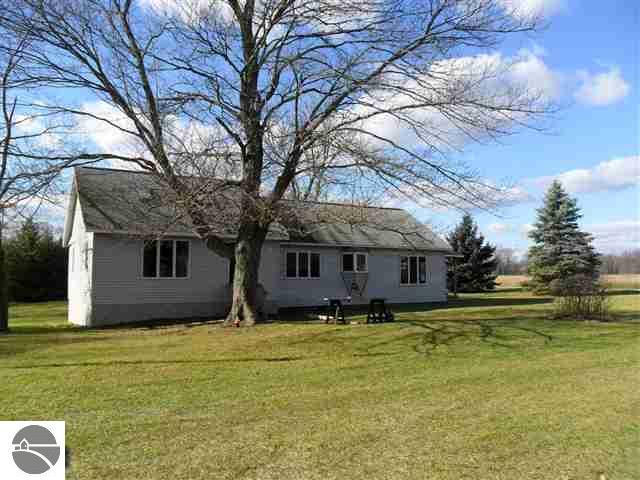 714 East 44 Road Cadillac, MI 49601 - Photo 1 of 6 1721795.JPG