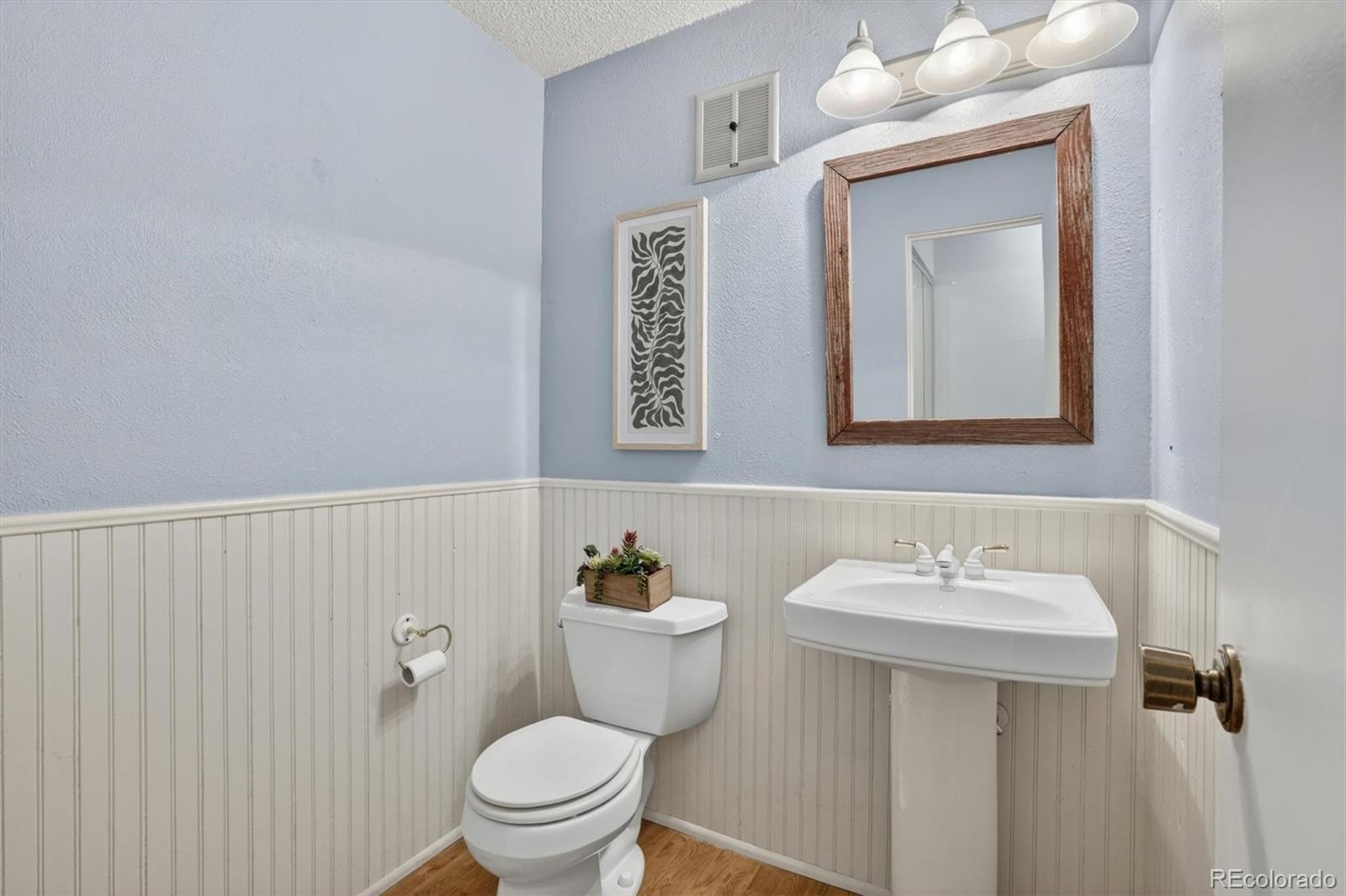 2883 South Locust Street Denver, CO 80222 - Photo 16 of 39