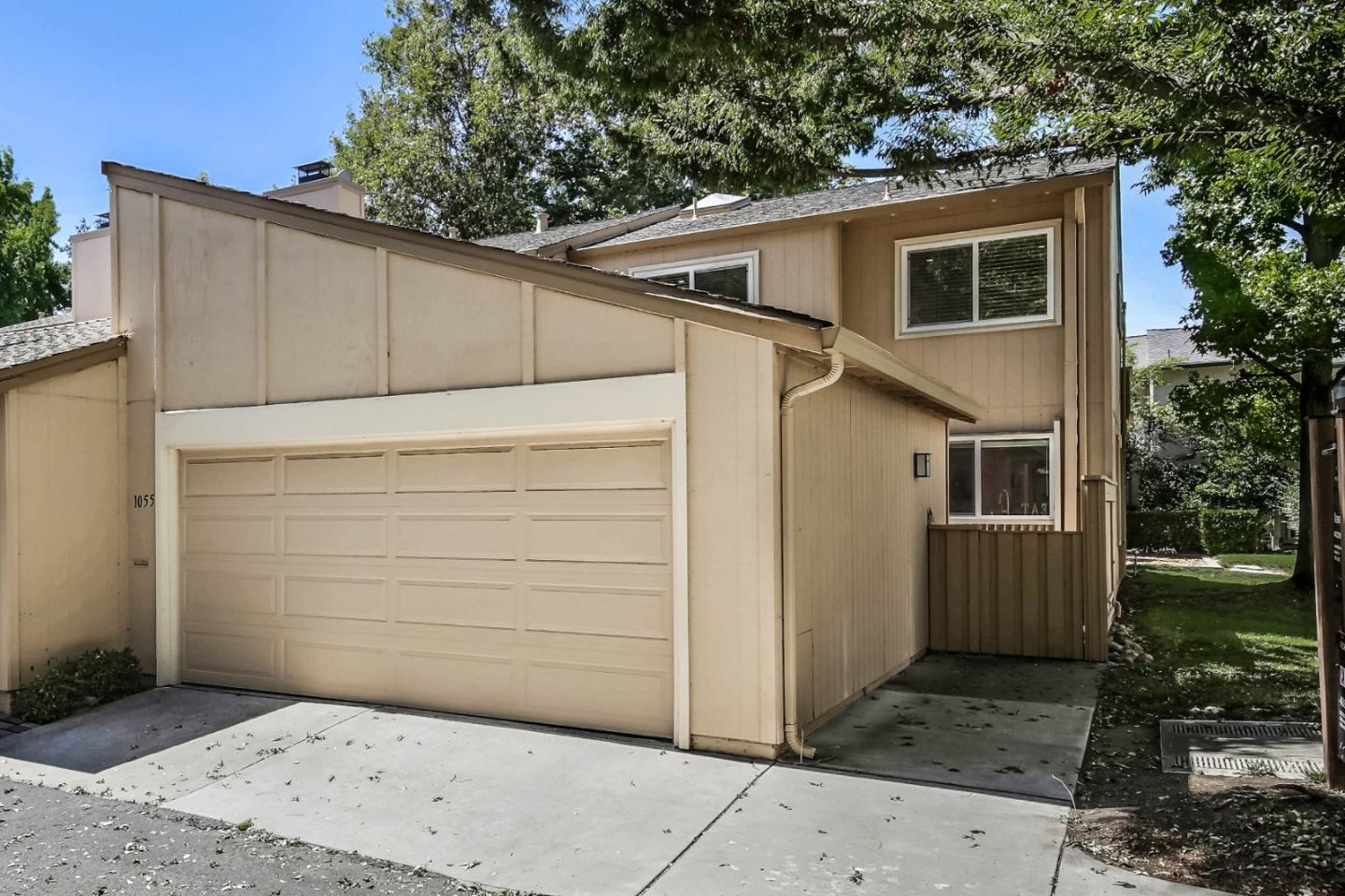 a view of a house with a backyard