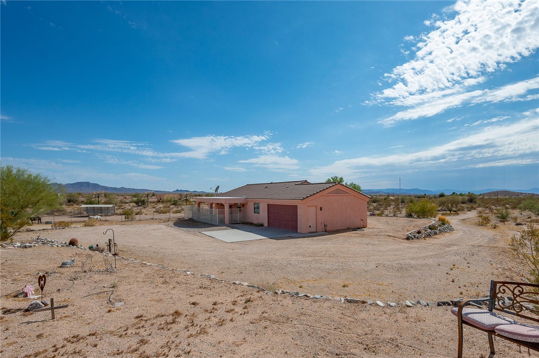 16876 Lawton Road Yucca, AZ 86438 - Photo 2 of 41