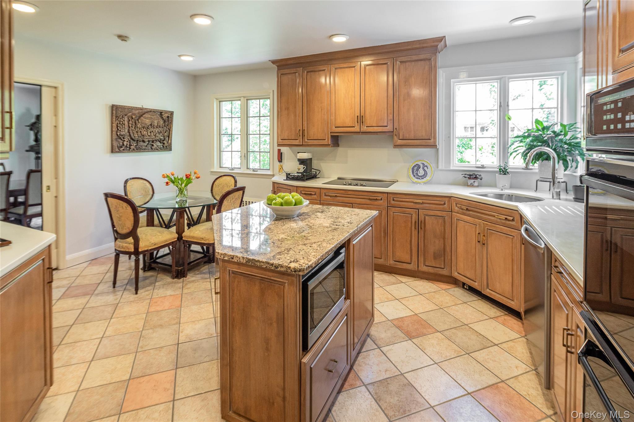 18 Hemlock Road Bronxville, NY 10708 - Photo 8 of 31