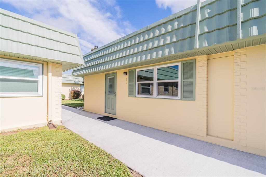 102 Cambridge Trail, Unit 220 Sun City Center, FL 33573 - Photo 1 of 1