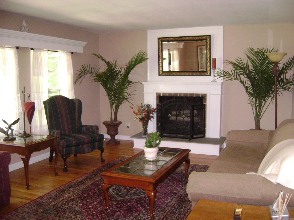 20 Partridge Road Pittsfield, MA 01201 - Photo 2 of 7 living room